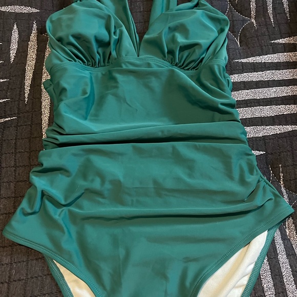 CUPSHE Women One Piece Swimsuit Deep V Neck Tummy Control Ruched V Back Class - Picture 3 of 5